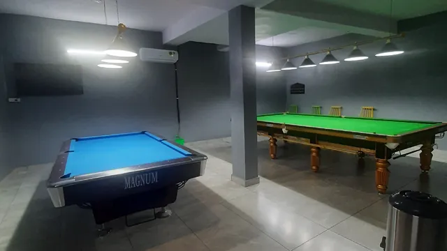 Trick shot snooker club