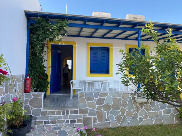 Prombona Petrino Spiti Studios