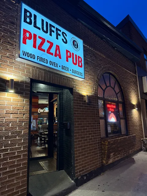 Bluffs Pizza Pub