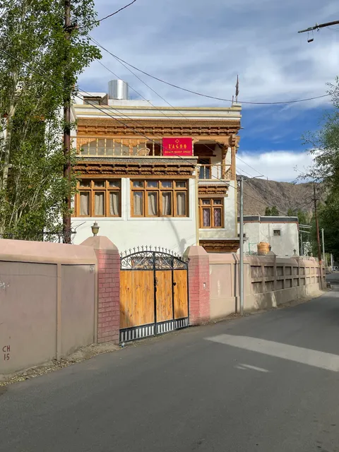 Zagoo Deluxe Guest House