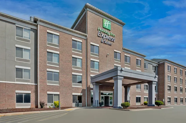 Holiday Inn Express & Suites Milwaukee NW – Park Place by IHG