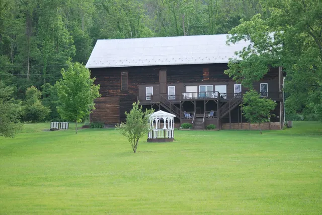 The Bitter Goose Lodge