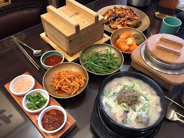 Cheongwaok Main Store