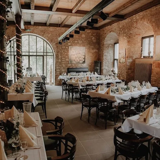 Rosencafé im Kloster Brunshausen