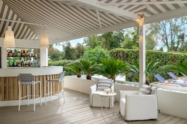 La Vela Bar & Restaurant