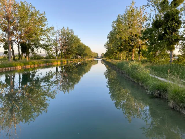 Cottage flottant insolite spa jacuzzi privatif près Dijon