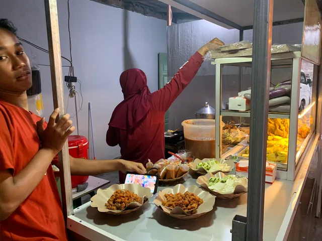 PECEL LELE MERDEKA 04 BUARAN BARAT