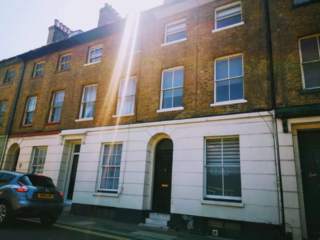 Dover Town Rooms - Serviced Accommodation