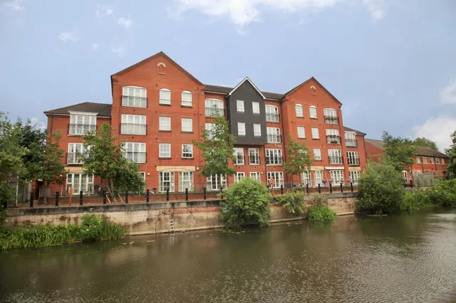 Select Serviced Accommodation - Hunters Wharf