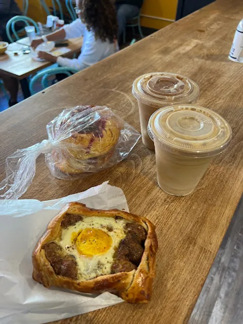 L'acajou Bakery and Cafe