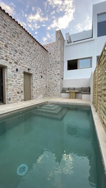 Mani Luxury Suites & Villas