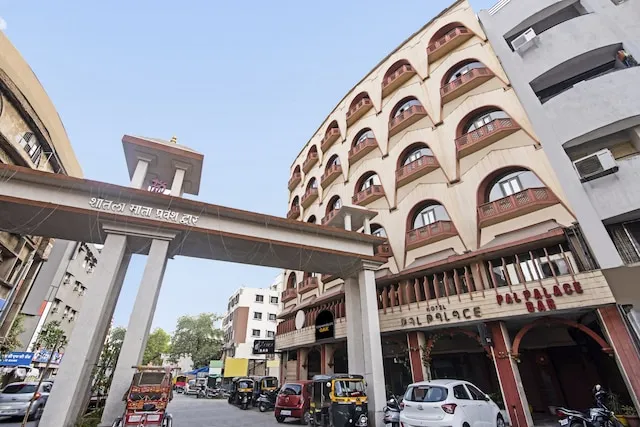 Townhouse OAK Hotel Pal Palace