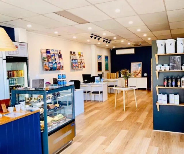 Barrow & Bear Travel + Cruise - Wavell Heights