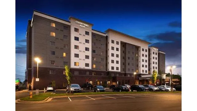Courtyard by Marriott Charlotte Northlake