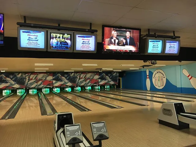 Town & Country Lanes