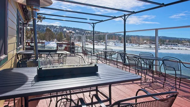 The Pines Tavern On The Lake