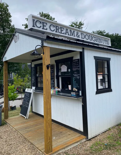 Winni Lick Ice Cream & Doughnuts
