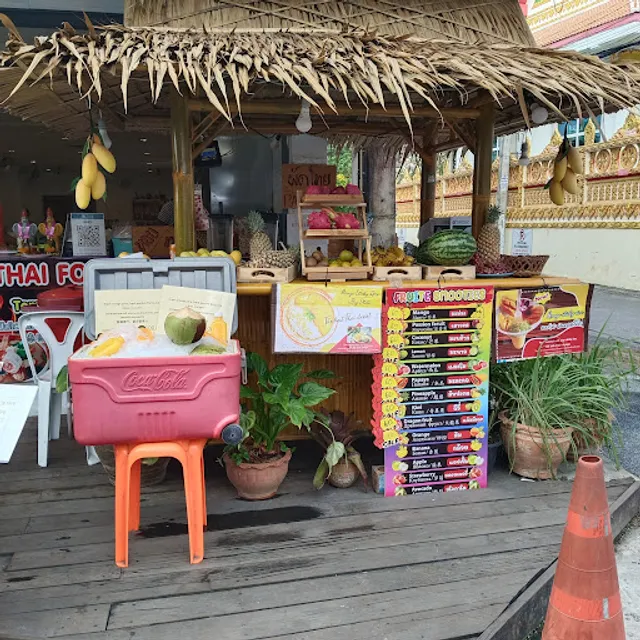 YA Restaurant @ Local family karon 🙏🙏🥰YA餐廳 @ 當地家庭卡倫🙏🙏🥰@ Green building in front of Karon Temple