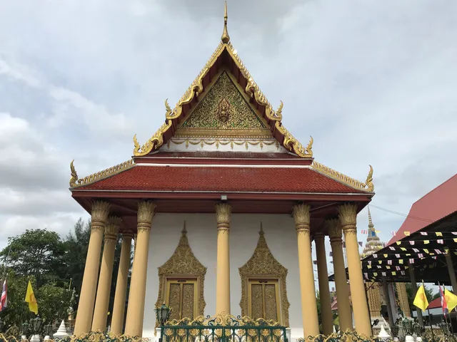Wat Bang Ko Bua