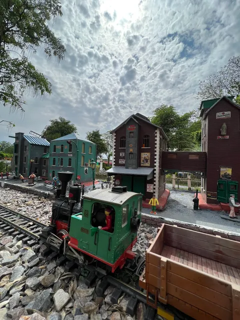 NeverEnuf Garden Railway