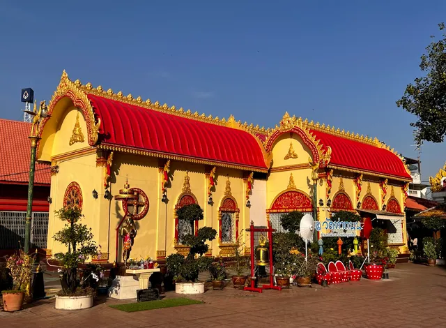 Wat Tha Thanon (Wat Wang Tao Mo)