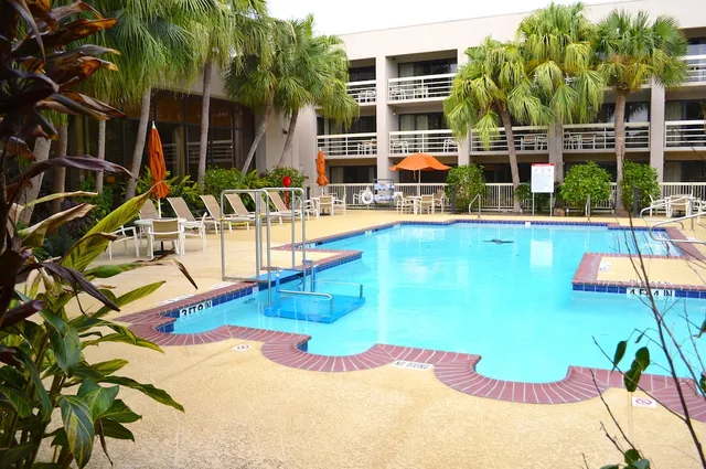 DoubleTree by Hilton Hotel Houston Hobby Airport