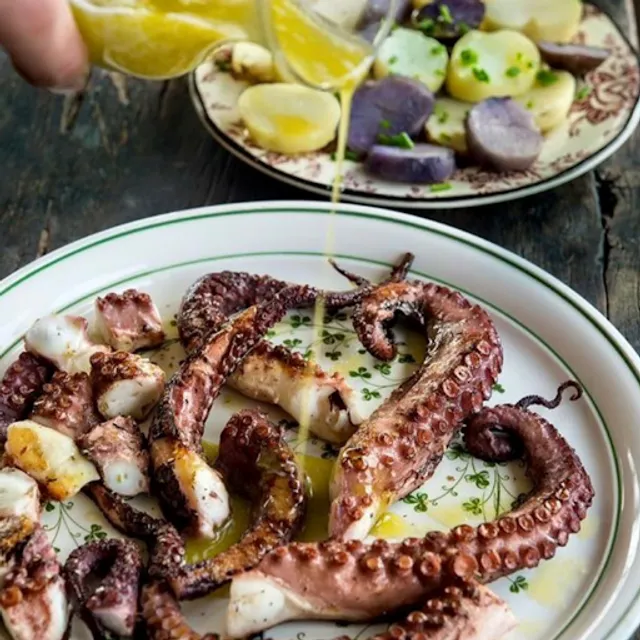 Το Παραδοσιακόν Μεζεδοπωλείο