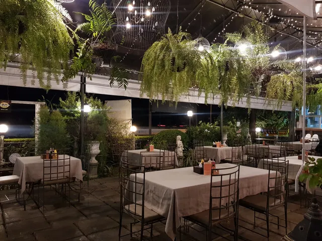 Mr.Chan & Miss Pauline Pizzeria Restaurant