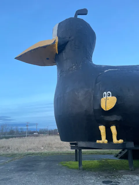 Yard Birds Statue