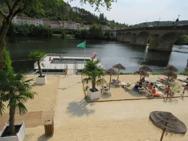 Cahors Plage Place des Acacias