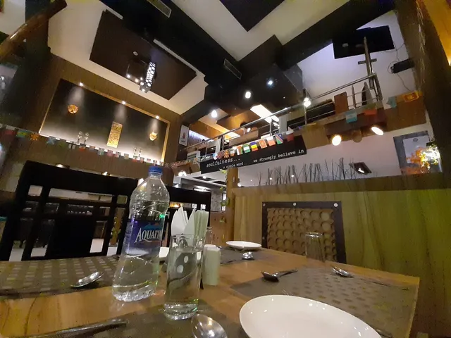 Ree - Wind Lounge Bar & Restaurant