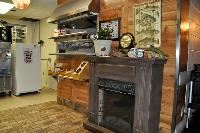 Four Seasons Restaurant & Ice Cream Parlor