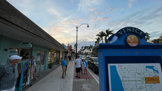 Green Parrot Gift Shop