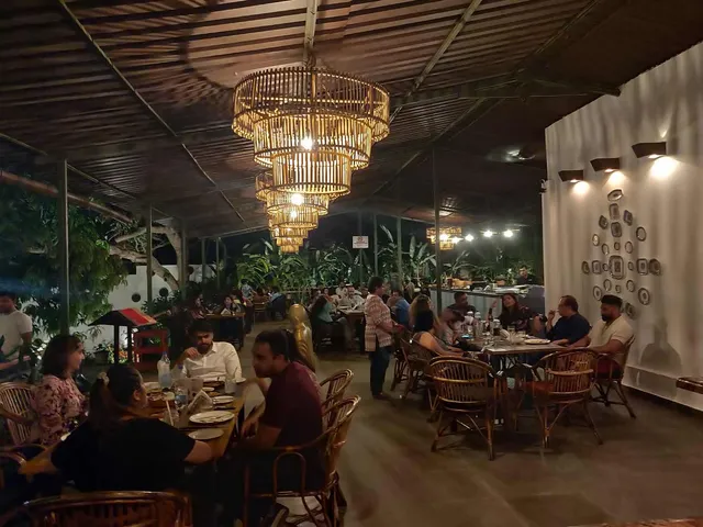 Wok & Roll Restaurant