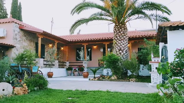 Traditional Villa Nea Peramos
