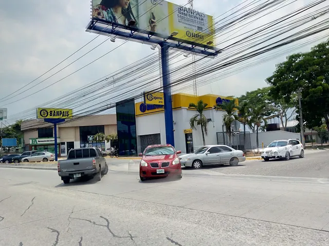 Banpaís Mall Galerías Del Valle