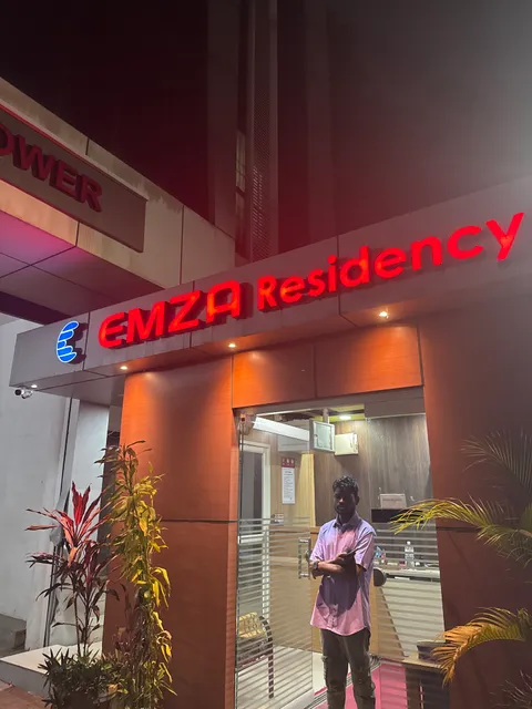 Collection O 77123 Emza Residency