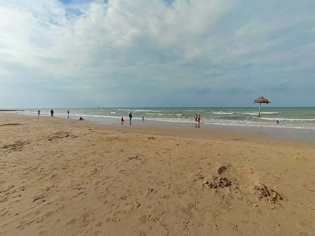 Pantai Pasir Putih Tlangoh