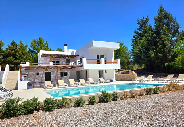 CHRYSANTHI VILLA...living in nature