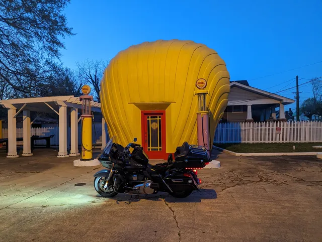 Last Shell Oil Clamshell Station