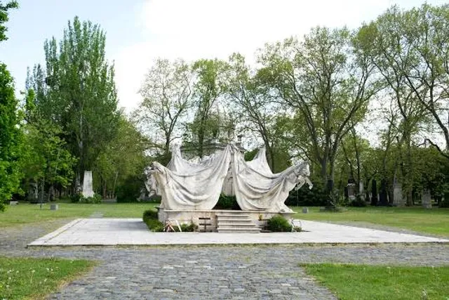 Fiumei Road Graveyard