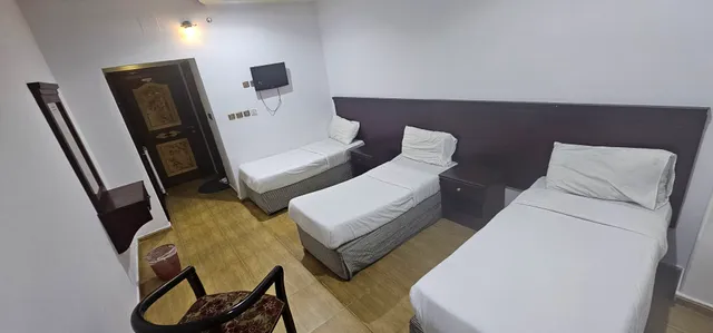 غرف وشقق للإيجار