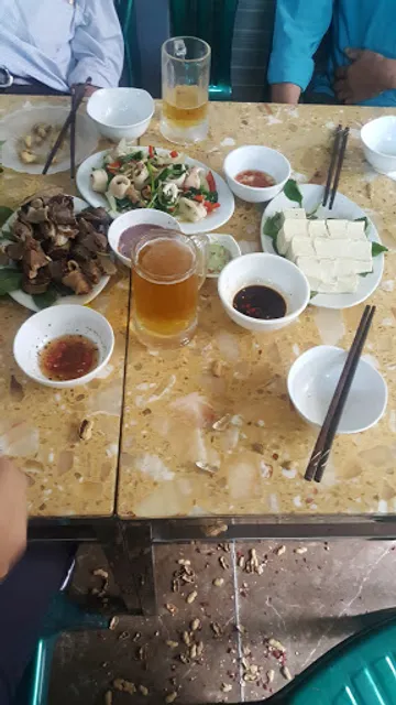 NHÀ HÀNG CÂY SI