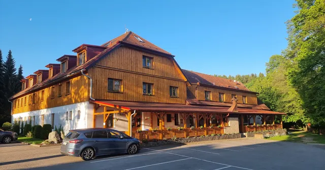 Balloon hotel Radešín Ltd.