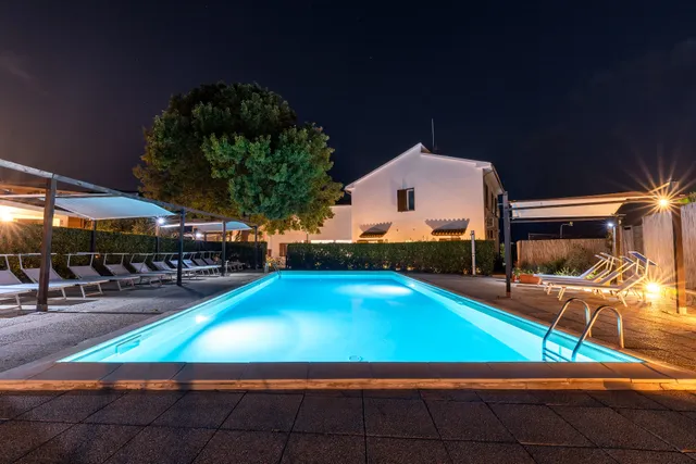 Hotel RESIDENCE Ristorante biologico I Briganti di Capalbio con PISCINA vasca IDROMASSAGGIO e SPA a Capalbio MAREMMA TOSCANA