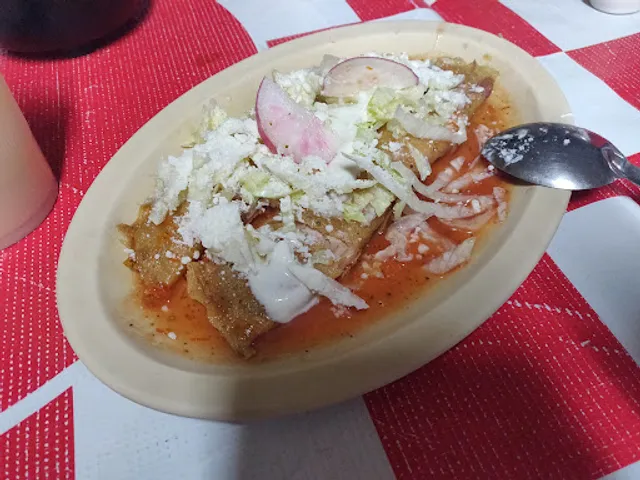 Tacos de birria y chamorros mia