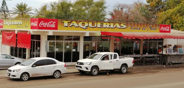 Tacos y jugos de cabeza Luis "El Ñar"