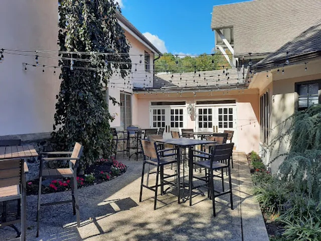 Smoke Rise Village Inn