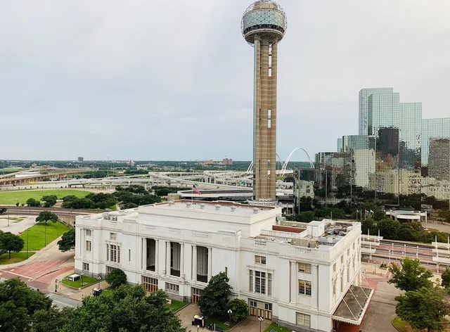 Courtyard by Marriott Dallas Downtown/Reunion District