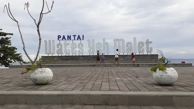 Wates Yeh Malet Beach